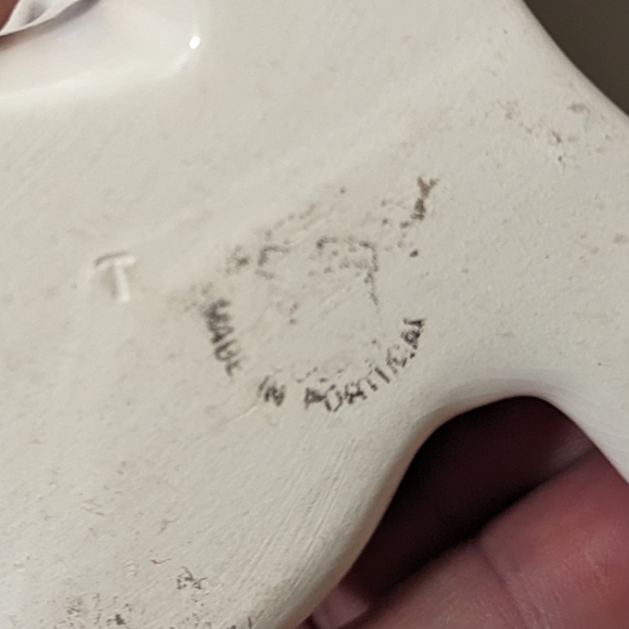 Elpa Alcobaca Portugal White Ceramic Painted Spring Flowers Blue Jewel Eyes Cat - Picture 8 of 8